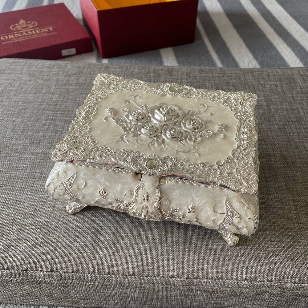 Jewelry storage - Picture 4 of 6